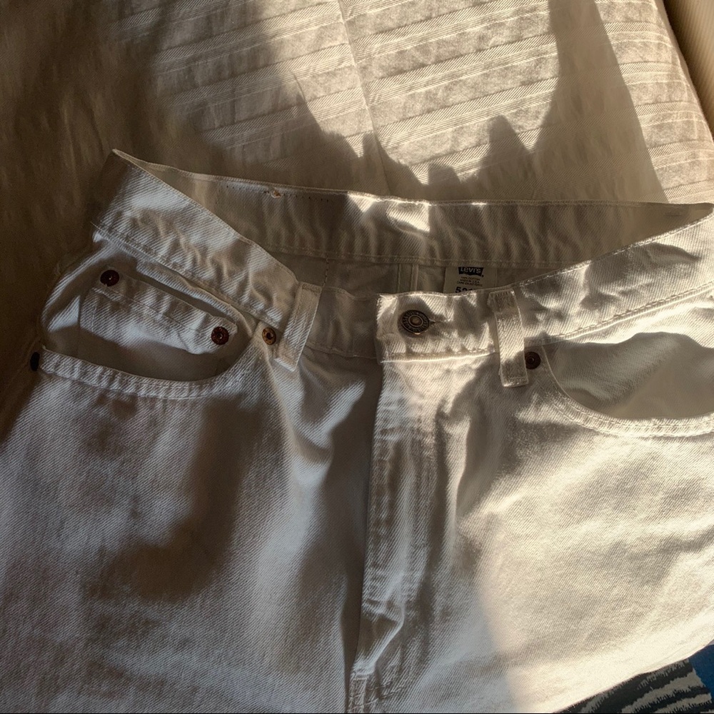 White Levi’s jeans